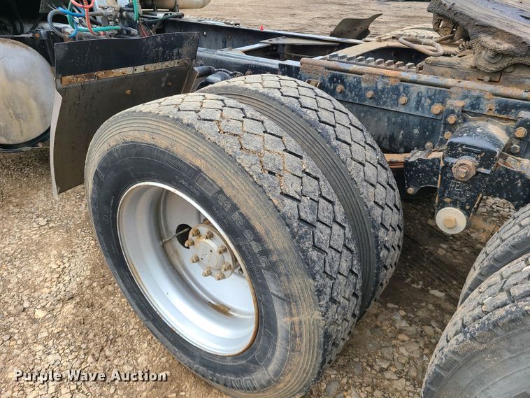 image for item HM9922 1994 Kenworth T800  truck tractor