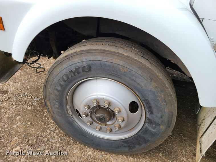 image for item HM9922 1994 Kenworth T800  truck tractor