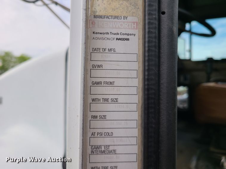 image for item HM9922 1994 Kenworth T800  truck tractor