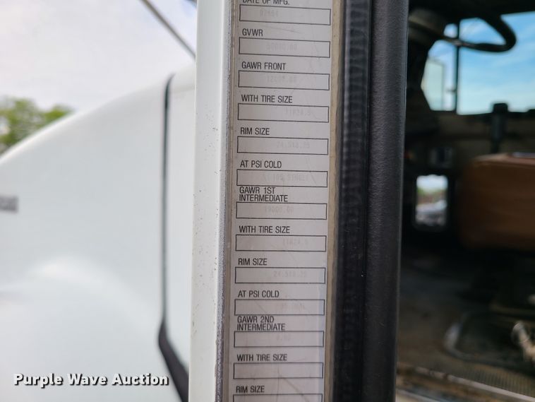 image for item HM9922 1994 Kenworth T800  truck tractor