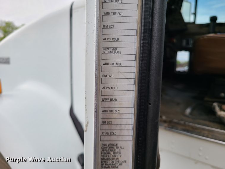 image for item HM9922 1994 Kenworth T800  truck tractor