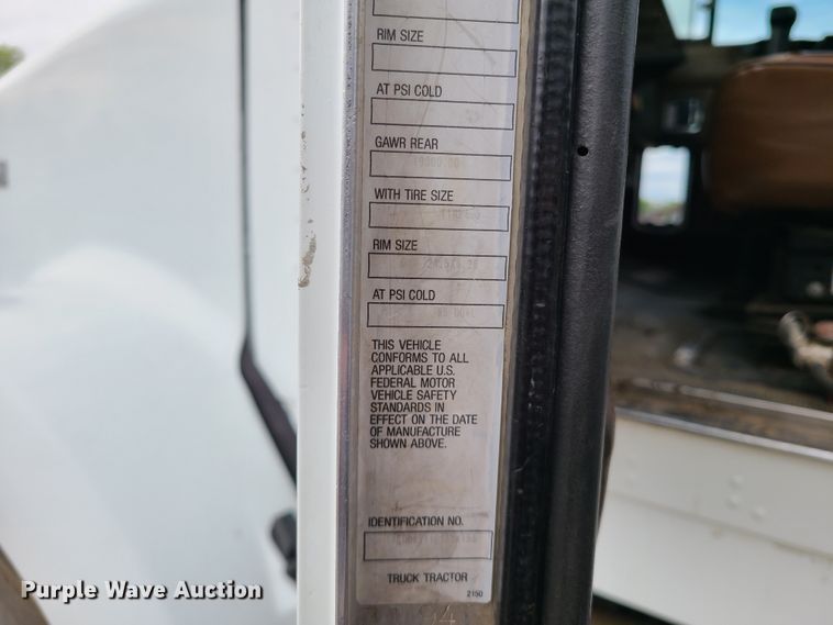 image for item HM9922 1994 Kenworth T800  truck tractor