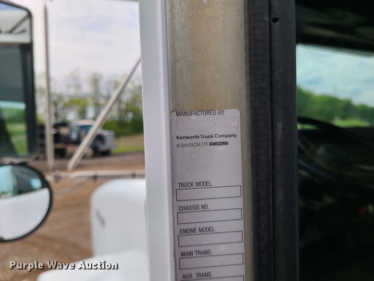 image for item HM9922 1994 Kenworth T800  truck tractor