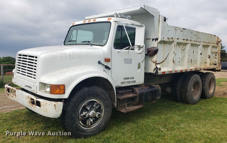 image for item HO9480 1993 International 4900  dump truck