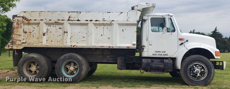 image for item HO9480 1993 International 4900  dump truck