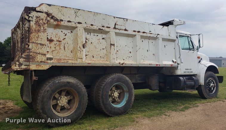 image for item HO9480 1993 International 4900  dump truck