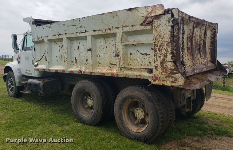 image for item HO9480 1993 International 4900  dump truck