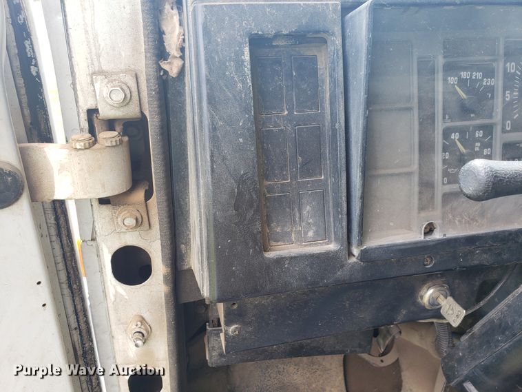 image for item HO9480 1993 International 4900  dump truck