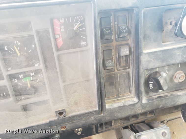 image for item HO9480 1993 International 4900  dump truck