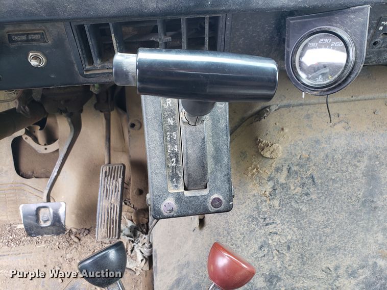 image for item HO9480 1993 International 4900  dump truck