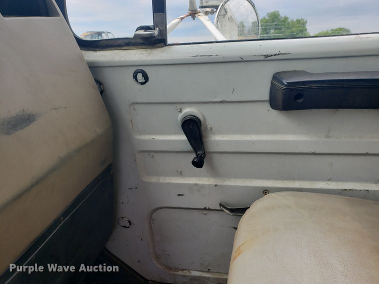 image for item HO9480 1993 International 4900  dump truck