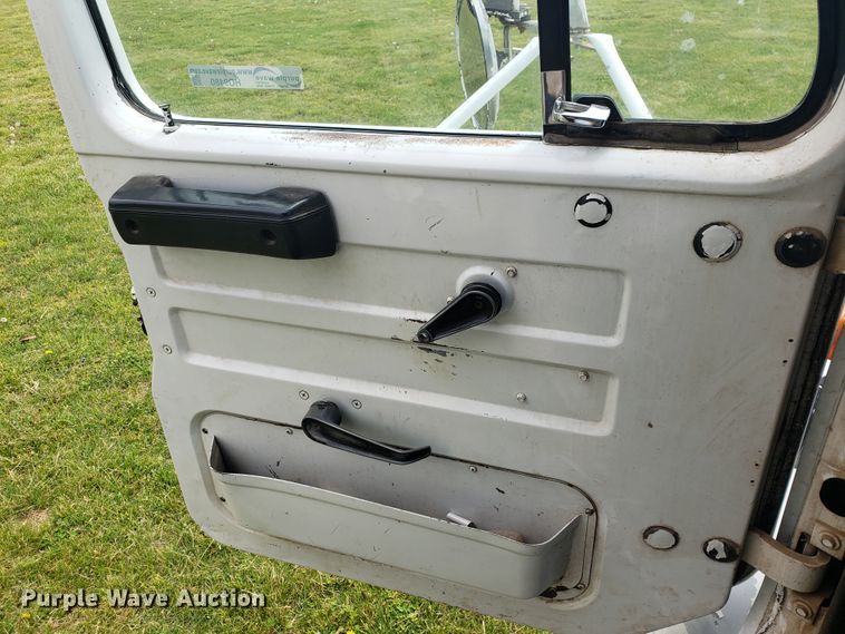 image for item HO9480 1993 International 4900  dump truck