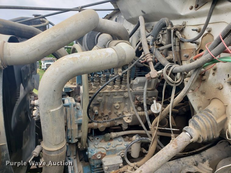 image for item HO9480 1993 International 4900  dump truck