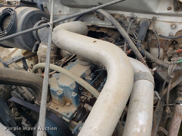 image for item HO9480 1993 International 4900  dump truck