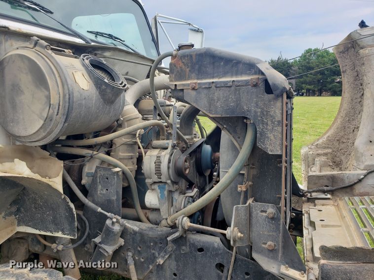 image for item HO9480 1993 International 4900  dump truck