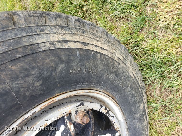 image for item HO9480 1993 International 4900  dump truck