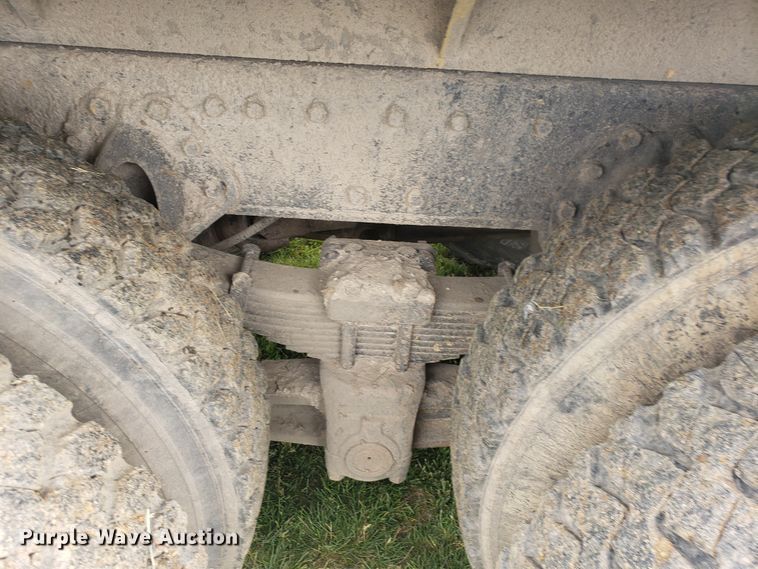 image for item HO9480 1993 International 4900  dump truck