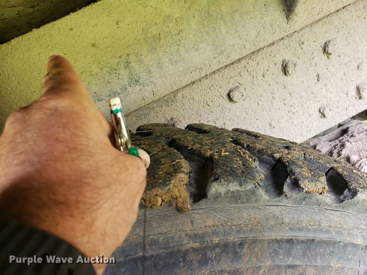 image for item HO9480 1993 International 4900  dump truck