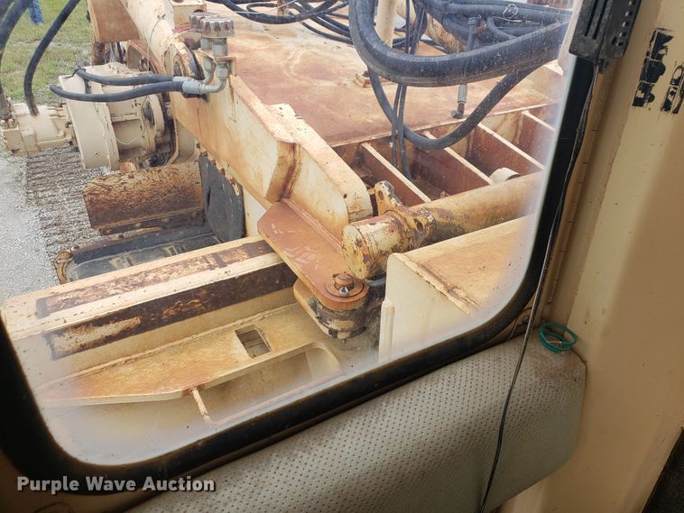 image for item HO9483 2000 Tesmec TRS 1085  trencher