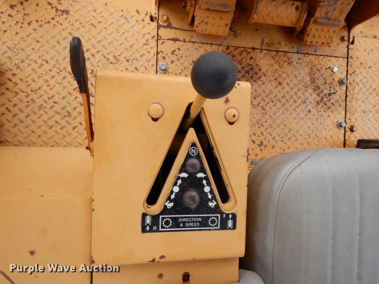 image for item HR9041 1989 Case 1550  dozer