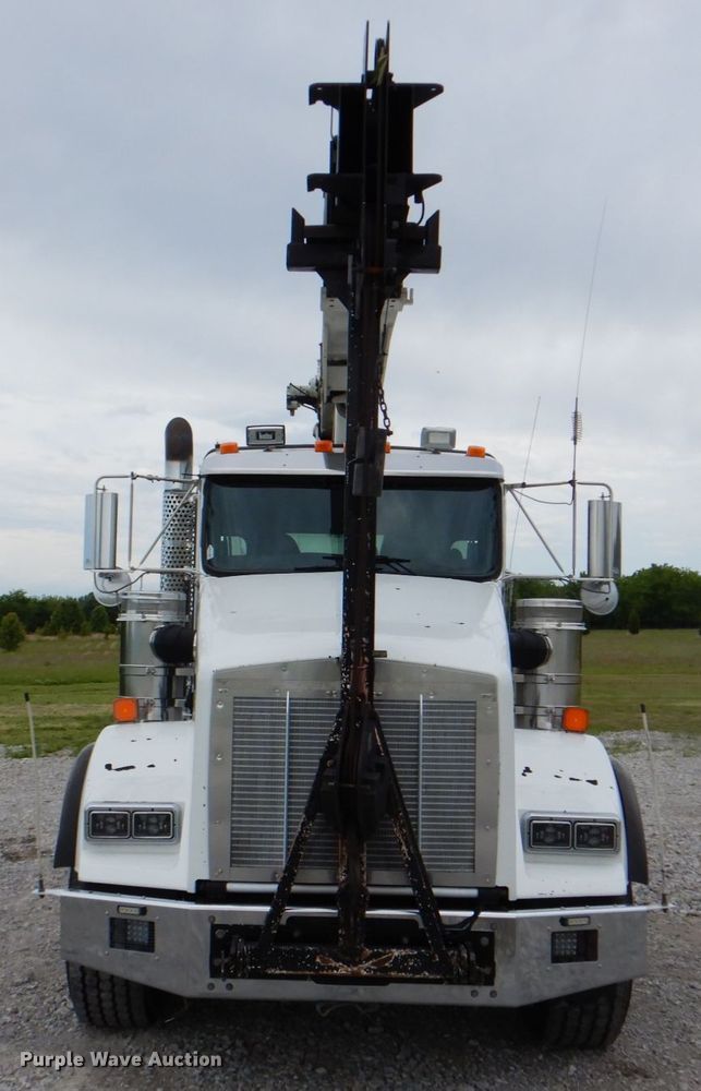 image for item HT9257 2010 Kenworth T800  crane truck