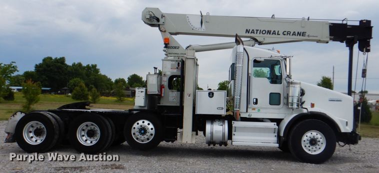 image for item HT9257 2010 Kenworth T800  crane truck