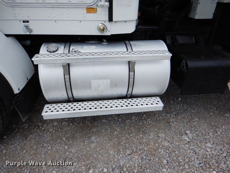 image for item HT9257 2010 Kenworth T800  crane truck