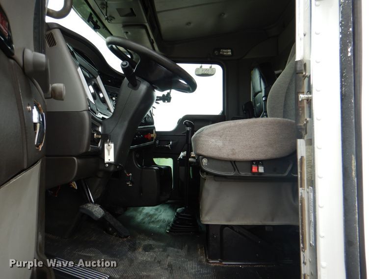 image for item HT9257 2010 Kenworth T800  crane truck