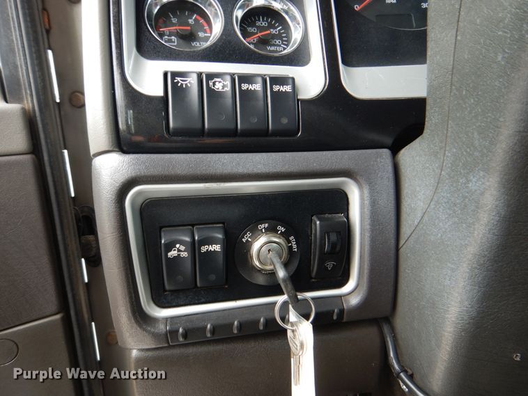 image for item HT9257 2010 Kenworth T800  crane truck