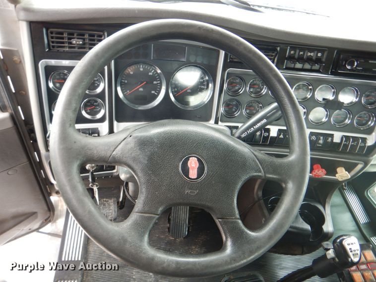 image for item HT9257 2010 Kenworth T800  crane truck