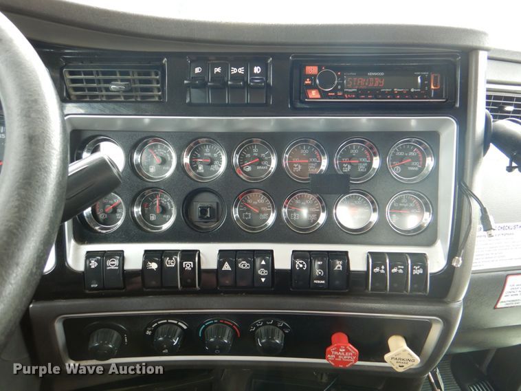 image for item HT9257 2010 Kenworth T800  crane truck