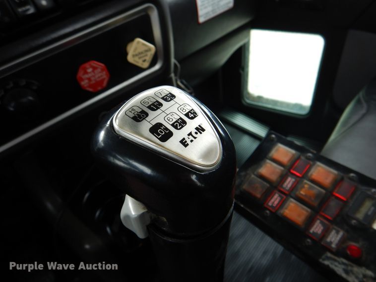 image for item HT9257 2010 Kenworth T800  crane truck