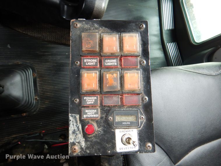 image for item HT9257 2010 Kenworth T800  crane truck