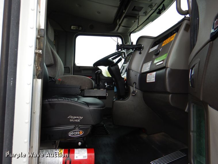 image for item HT9257 2010 Kenworth T800  crane truck