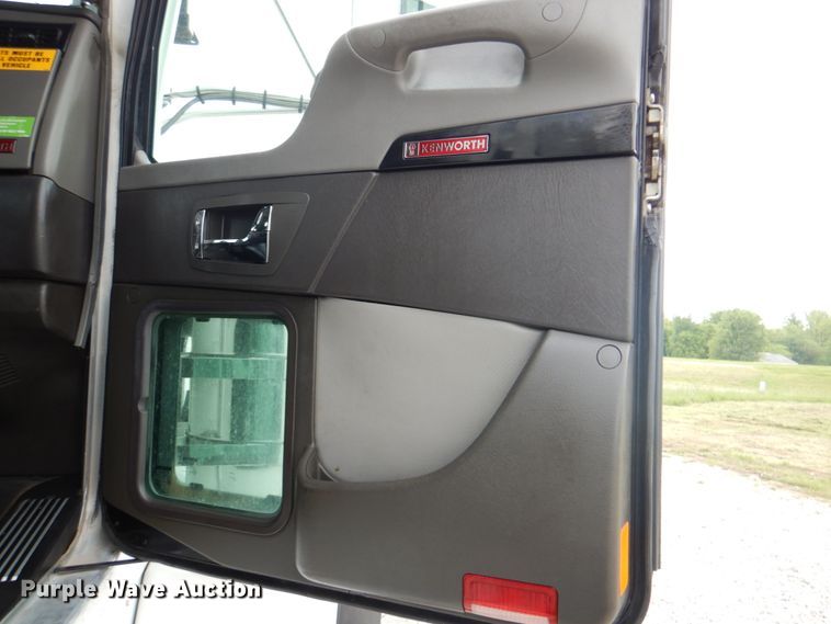 image for item HT9257 2010 Kenworth T800  crane truck