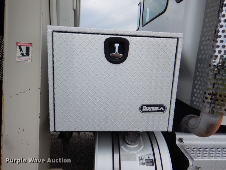 image for item HT9257 2010 Kenworth T800  crane truck