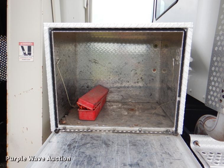 image for item HT9257 2010 Kenworth T800  crane truck