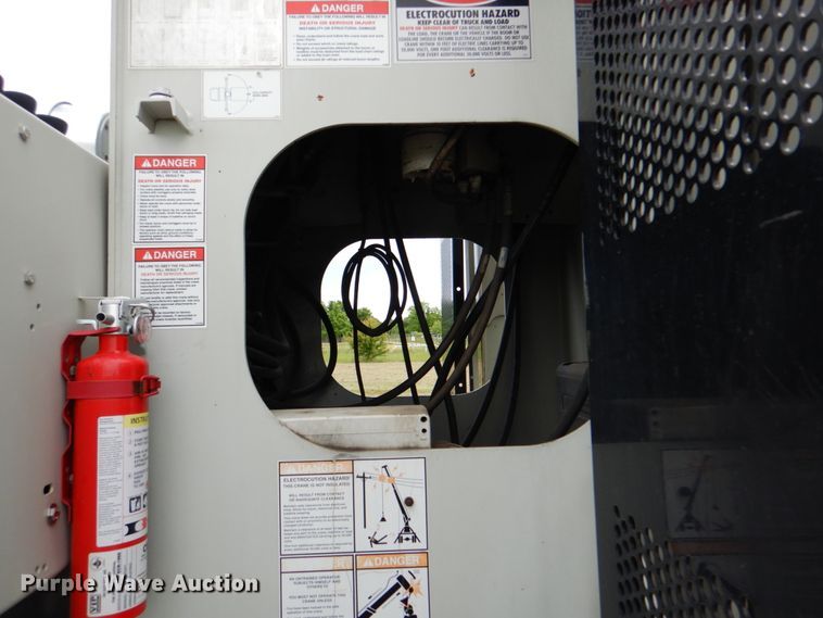 image for item HT9257 2010 Kenworth T800  crane truck