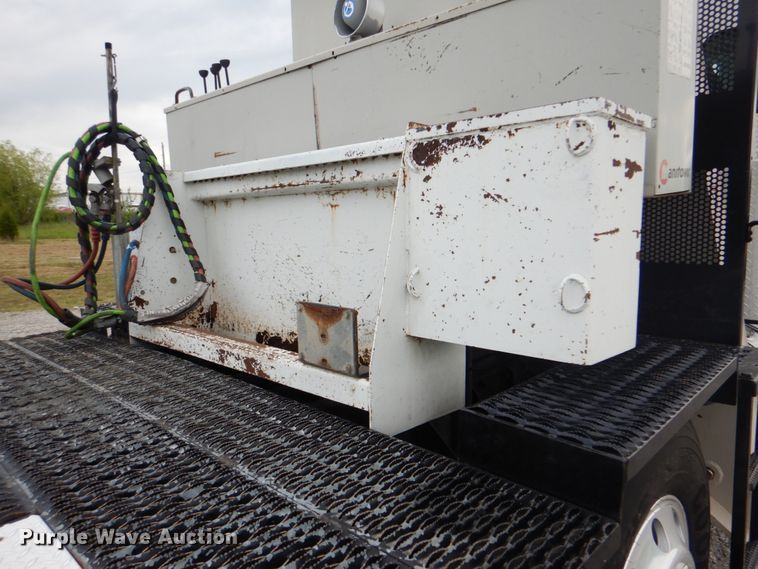 image for item HT9257 2010 Kenworth T800  crane truck