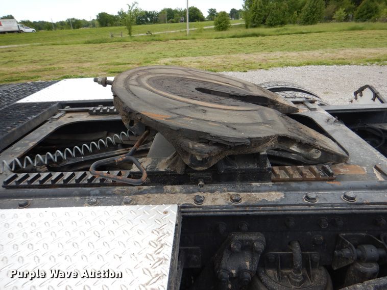 image for item HT9257 2010 Kenworth T800  crane truck