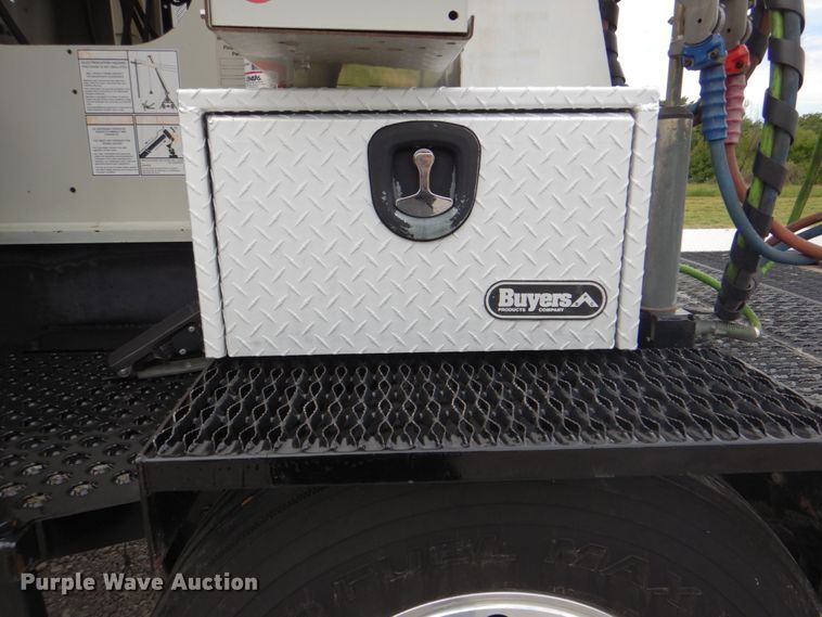 image for item HT9257 2010 Kenworth T800  crane truck