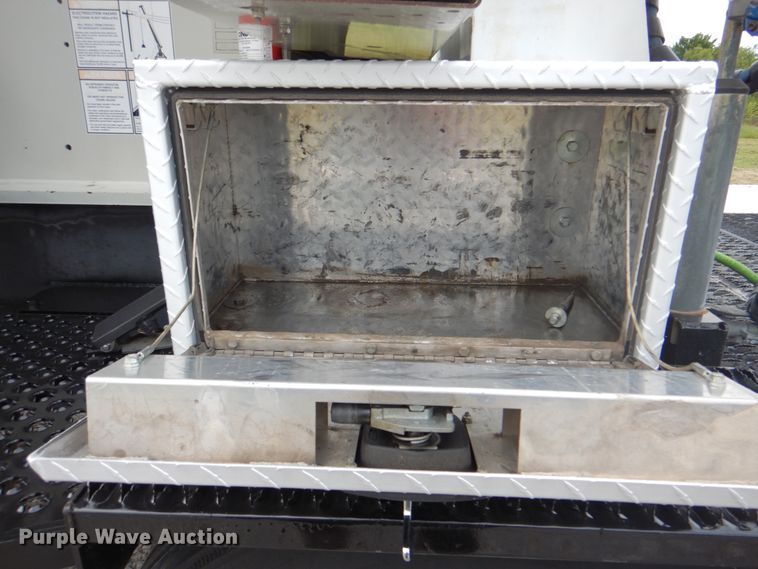 image for item HT9257 2010 Kenworth T800  crane truck