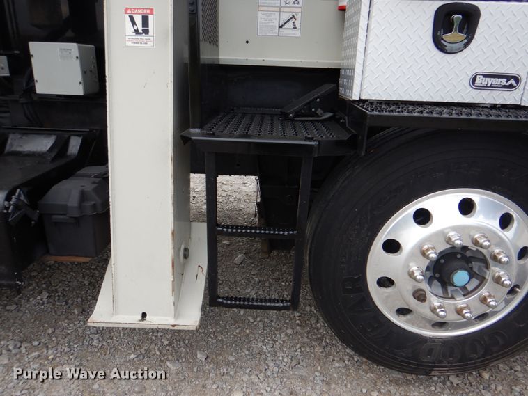 image for item HT9257 2010 Kenworth T800  crane truck