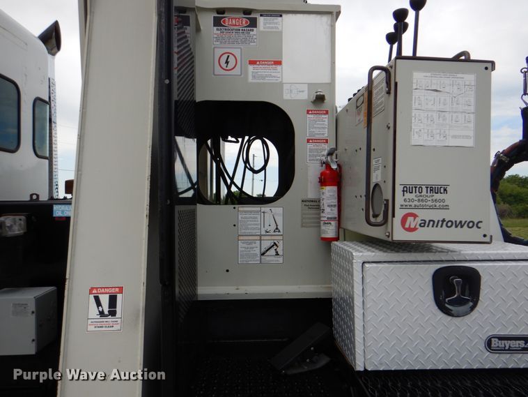 image for item HT9257 2010 Kenworth T800  crane truck