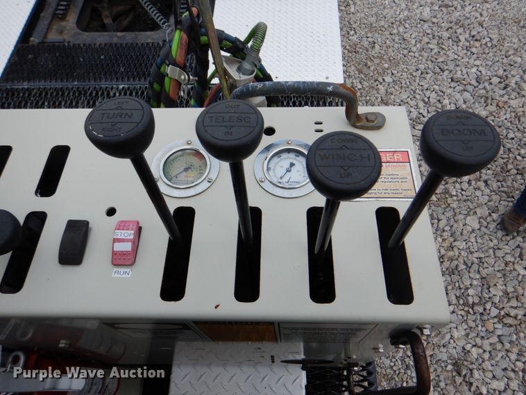 image for item HT9257 2010 Kenworth T800  crane truck