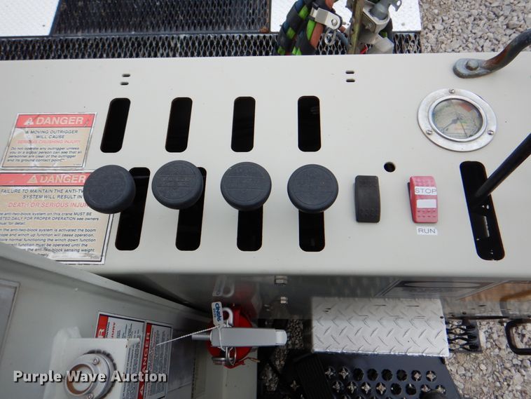 image for item HT9257 2010 Kenworth T800  crane truck