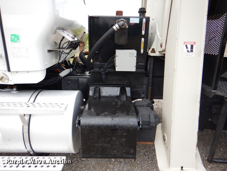 image for item HT9257 2010 Kenworth T800  crane truck