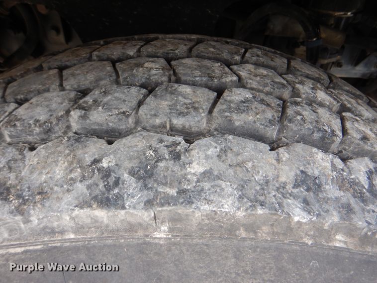 image for item HT9257 2010 Kenworth T800  crane truck