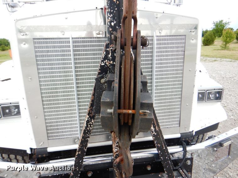 image for item HT9257 2010 Kenworth T800  crane truck