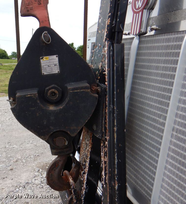 image for item HT9257 2010 Kenworth T800  crane truck